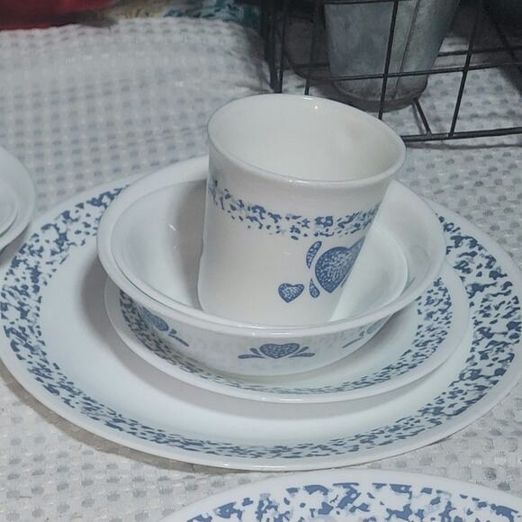 (B)  CORNING EUC BLUE HEARTS 5 pc DINING SETTING  PLATE - Picture 1 of 11